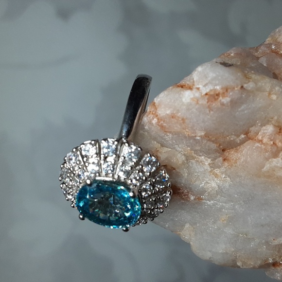 925 Blue And White Zircon Ring. - Picture 4 of 6